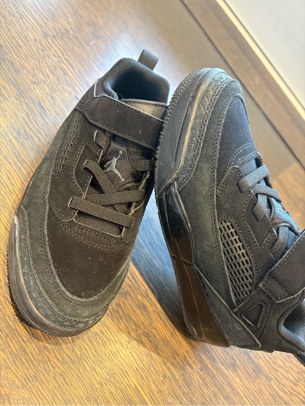 Jordan Boys' Black / leather Suede Low-Top Sneakers